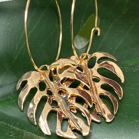 Leaf 🍃 pendant hoop earrings !!! - Picture 7 of 9